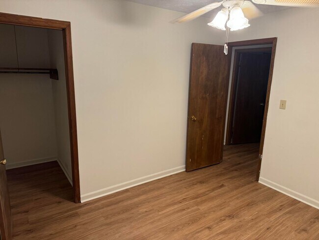 Building Photo - 115-117 Bayberry Ct