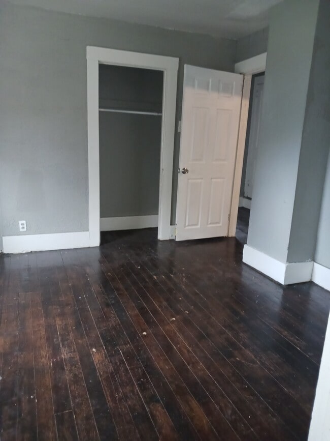 Building Photo - 209 W Miller Ave