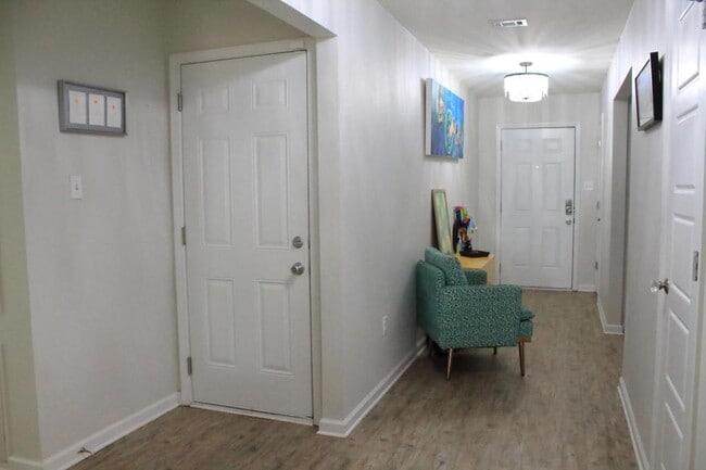 Photo - 500 E Marigold Dr House