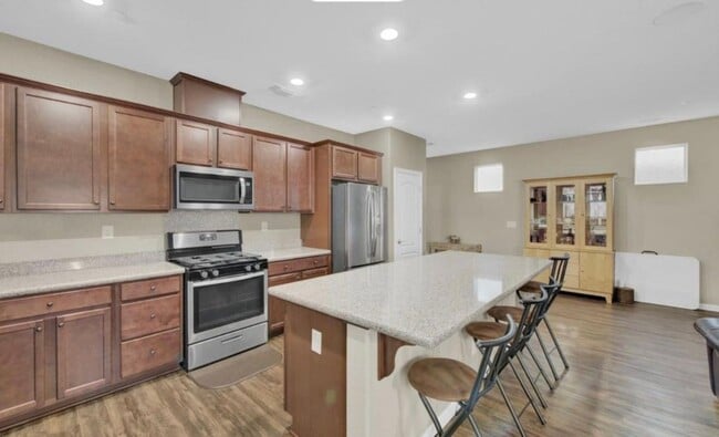 Building Photo - Stunning Natomas 5/3! PLEASE READ ENTIRE A...