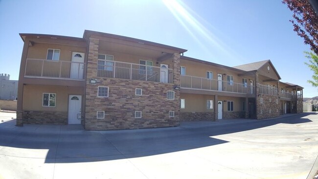 Foto del edificio - Pinon Bluffs Executive Suite Fully Furnished