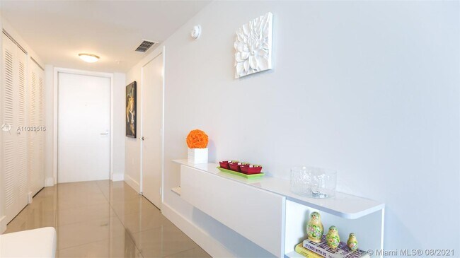 Foto del edificio - 6620 Indian Creek Dr