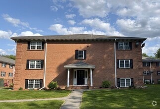 Building Photo - 52 Leonard Rd
