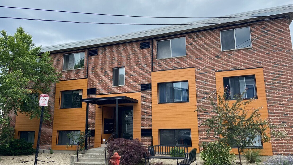 Foto del edificio - Somerville 2 BR Apartment - 9/1 - 0.15 Miles to Green Line.  NO BROKER FEE