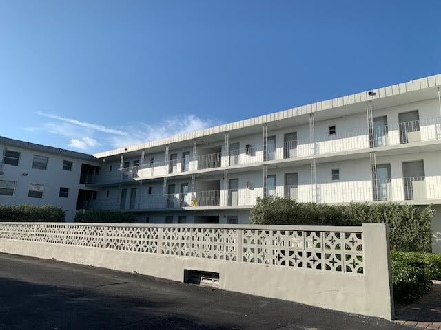 BUILDING - 3100 W Flagler St