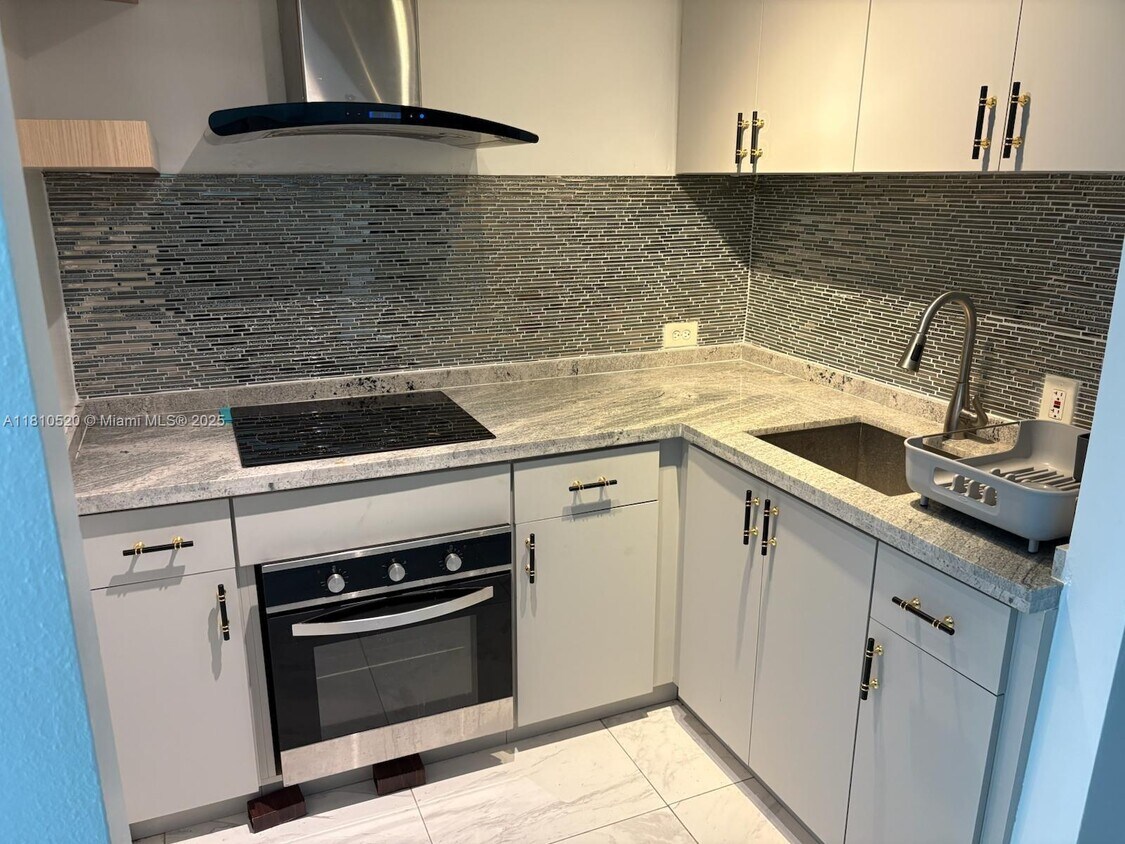 Foto principal - 7904 West Dr