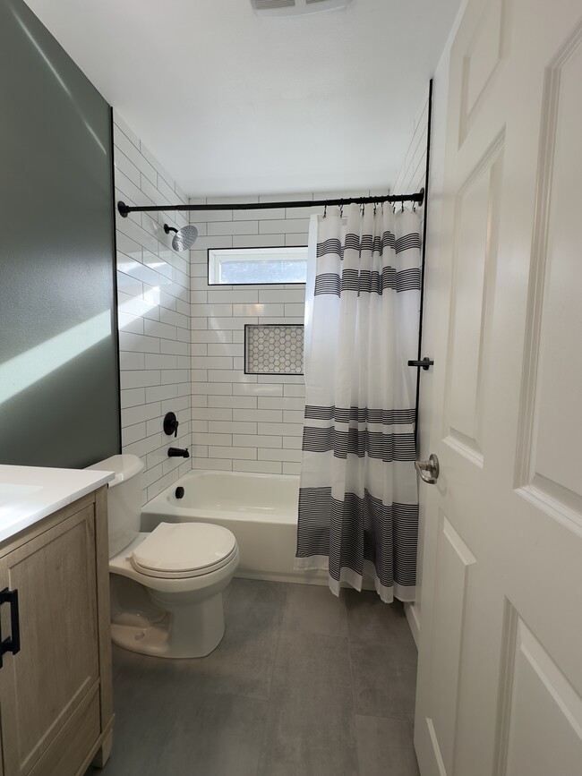 Building Photo - 4720 Delridge Way SW