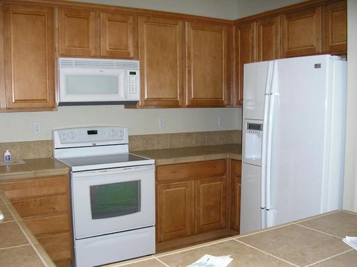 Building Photo - 3 Bedroom Home - Nice back yard -  no appl...
