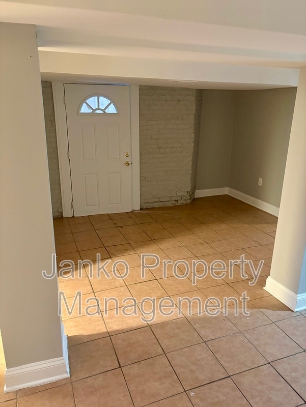 Building Photo - 7249 S Ridgeland Ave