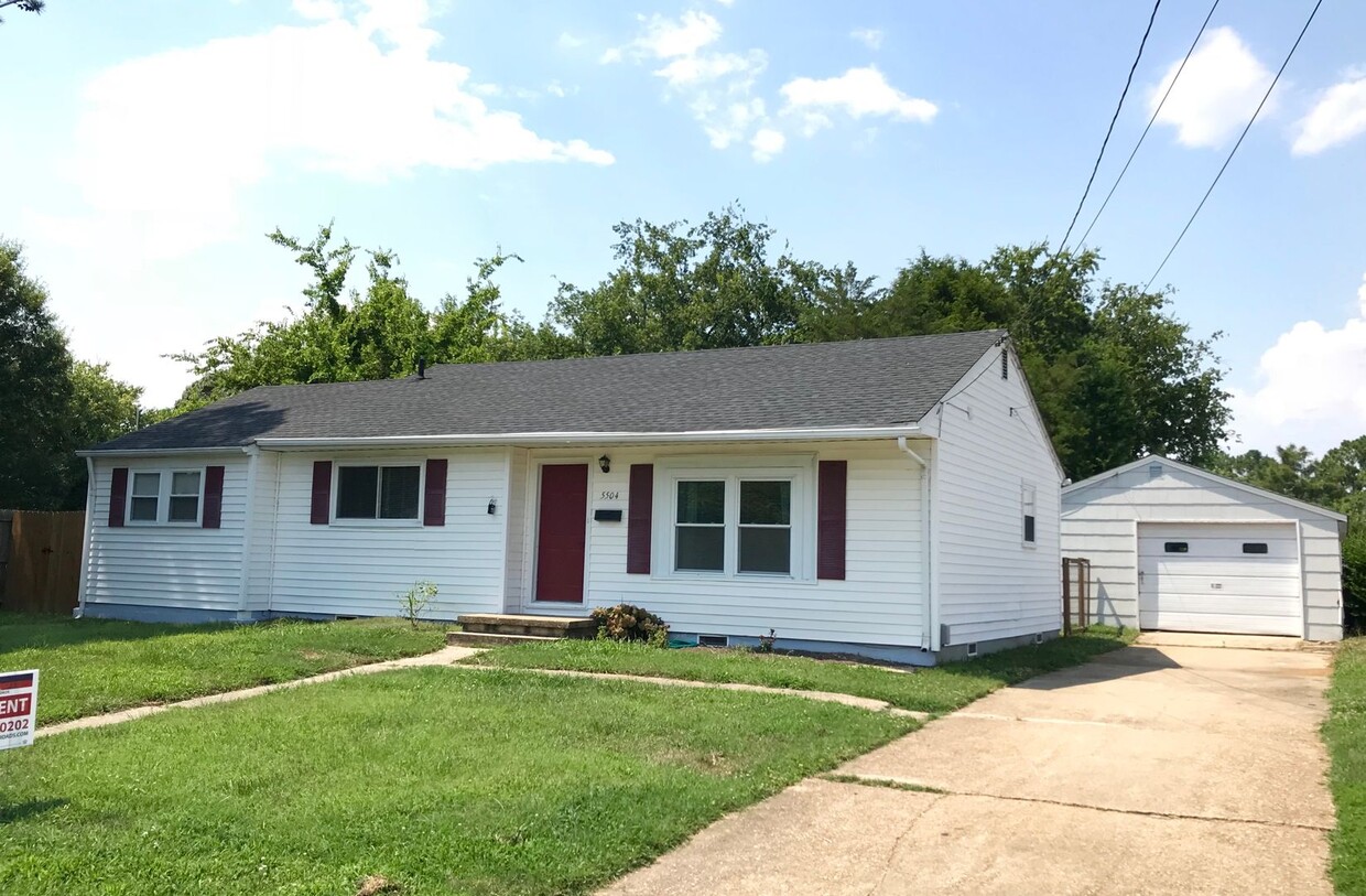 Primary Photo - Renovated 4-bedroom, 2-bathroom home avail...