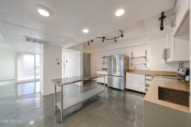 Foto del edificio - 353 E Thomas Rd