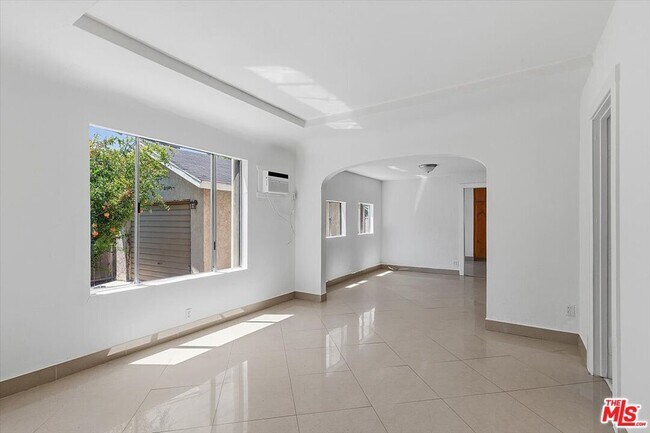 Foto del edificio - 4133 Bemis St