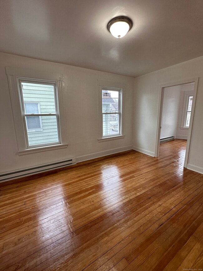 Building Photo - 48 Edwin St