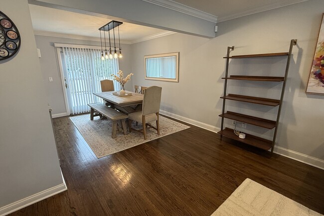 Building Photo - 9 Gibbs Rd