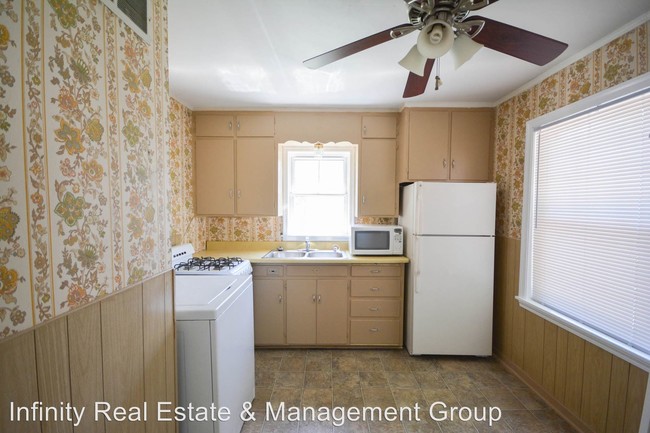 Foto del edificio - 1 br, 1 bath House - 10 13th Ave NE