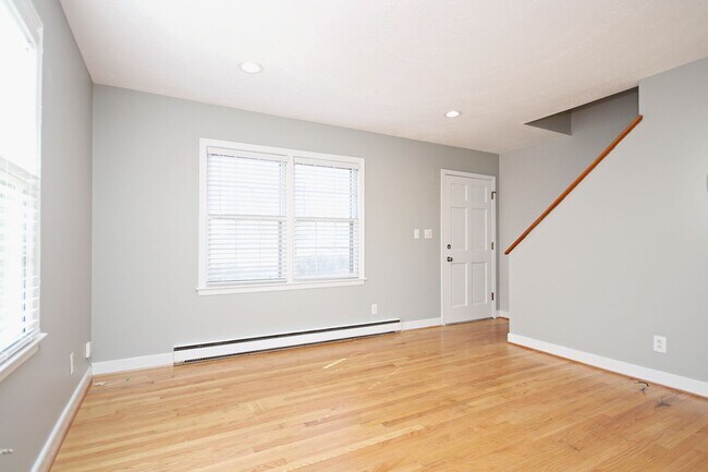 Foto del edificio - Nicely Updated Duplex Near UVA Medical Center