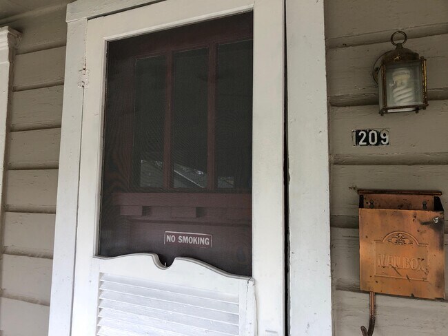 Foto del edificio - 1207 Greenville St