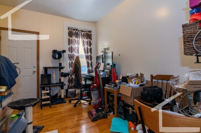 Foto del edificio - Oak Square 2 bed with porch!  Big rooms!
