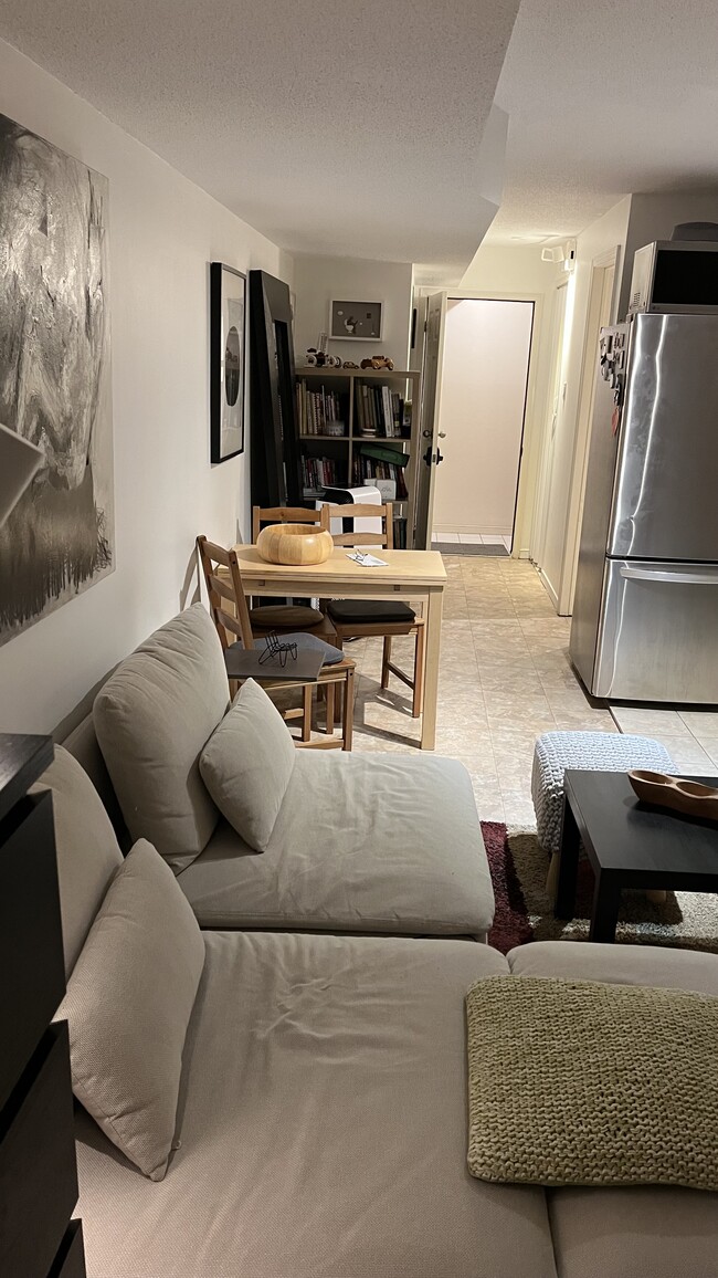 Building Photo - 475 Saint Clarens Av