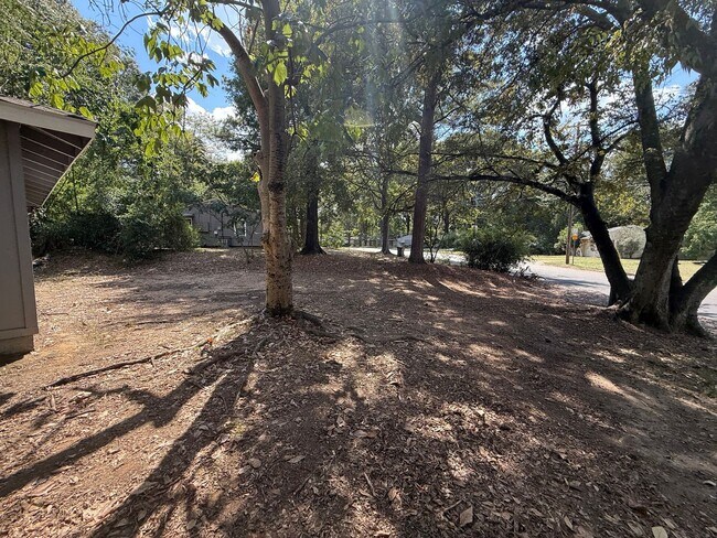 Foto del edificio - ** 3 bed 1 bath located in Forest Hills **...