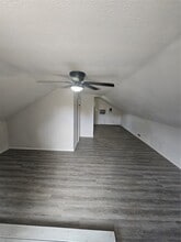 Building Photo - 1410 Lake Rd