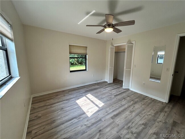 Foto del edificio - 7236 E Oak Isle Dr