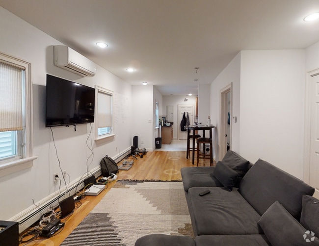 Building Photo - 164 L St