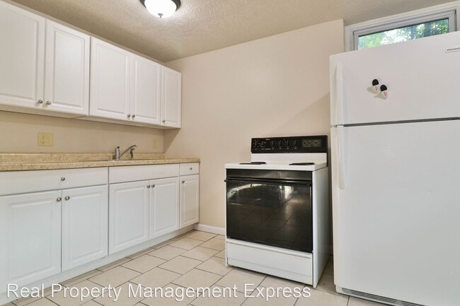 Building Photo - 2 br, 1 bath Apartment - 3225 N Lewis Ave ...