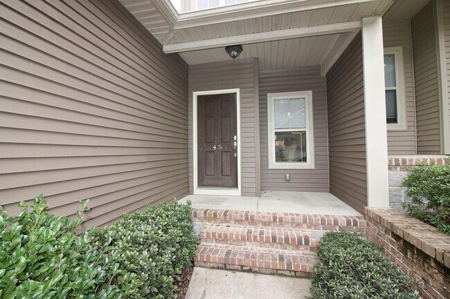 Foto del edificio - 45 Cypress Cir