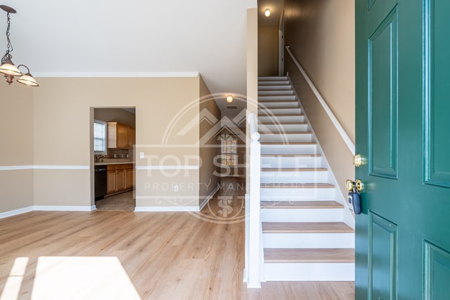 Building Photo - 32 Brookvalley Ct W