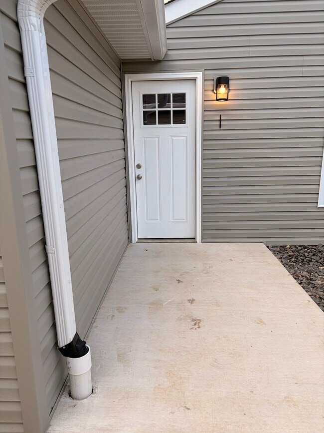 front entrance - 1 Holding Ln