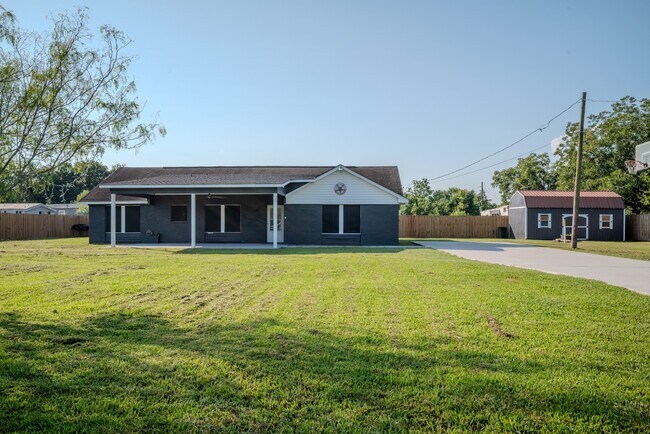 Building Photo - 1102 Crosby Dayton Rd