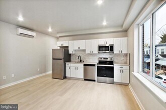 Building Photo - 316 S 52nd St