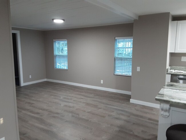 Building Photo - Beautiful, newly remodeled interior