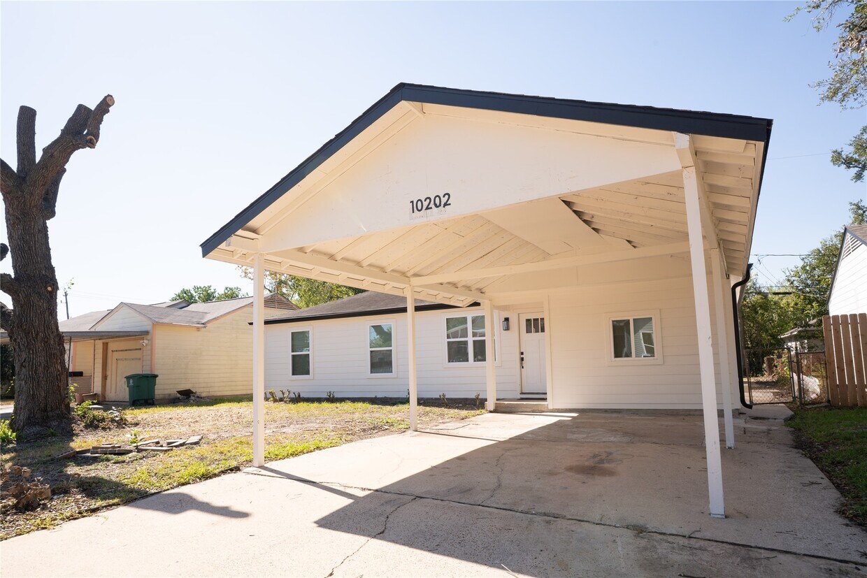 Primary Photo - 10202 Cathedral Dr