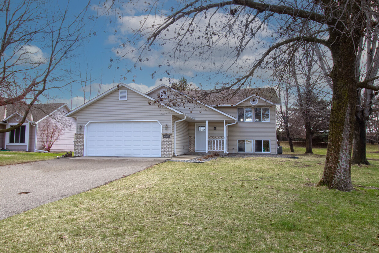 Foto principal - 6082 Kalland Cir NE