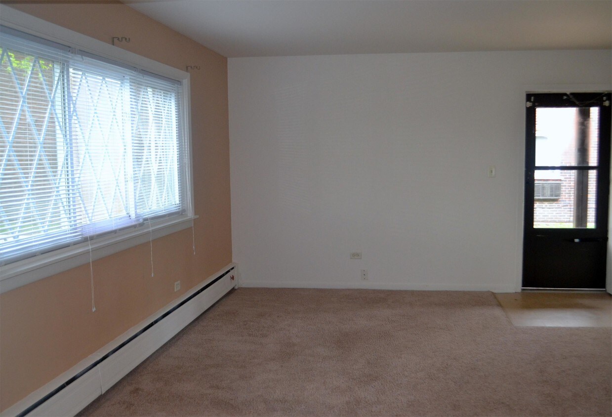 550 Seegers Rd Unit 550 2F, Des Plaines, IL 60016 Room for Rent in