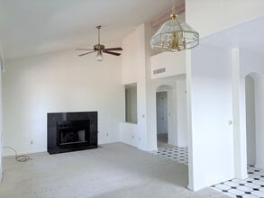 Building Photo - 3060 N Willow Creek Dr