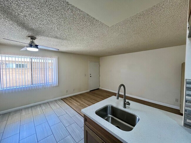 Foto del edificio - BELLA APARTMENTS: Beautiful 1 Bed / 1 Bath...