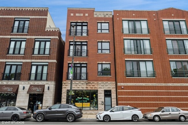 Building Photo - 2009 W Belmont Ave