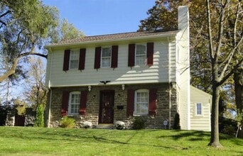 Building Photo - 2221 W North Bend Rd