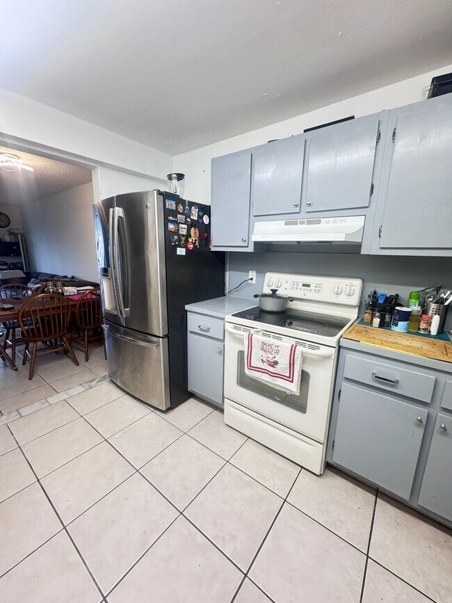 Foto del edificio - 4640 Lucerne Lakes Blvd W