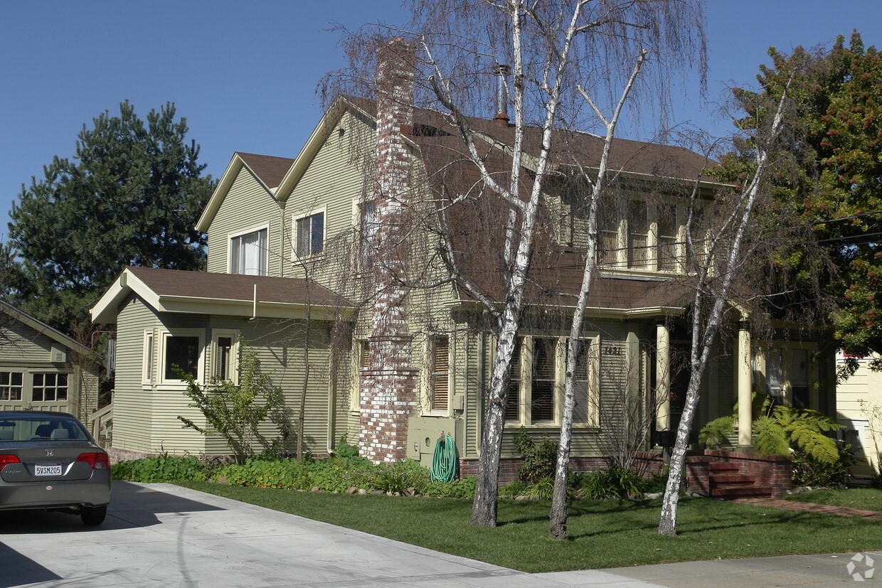 Primary Photo - 1421 Bay St