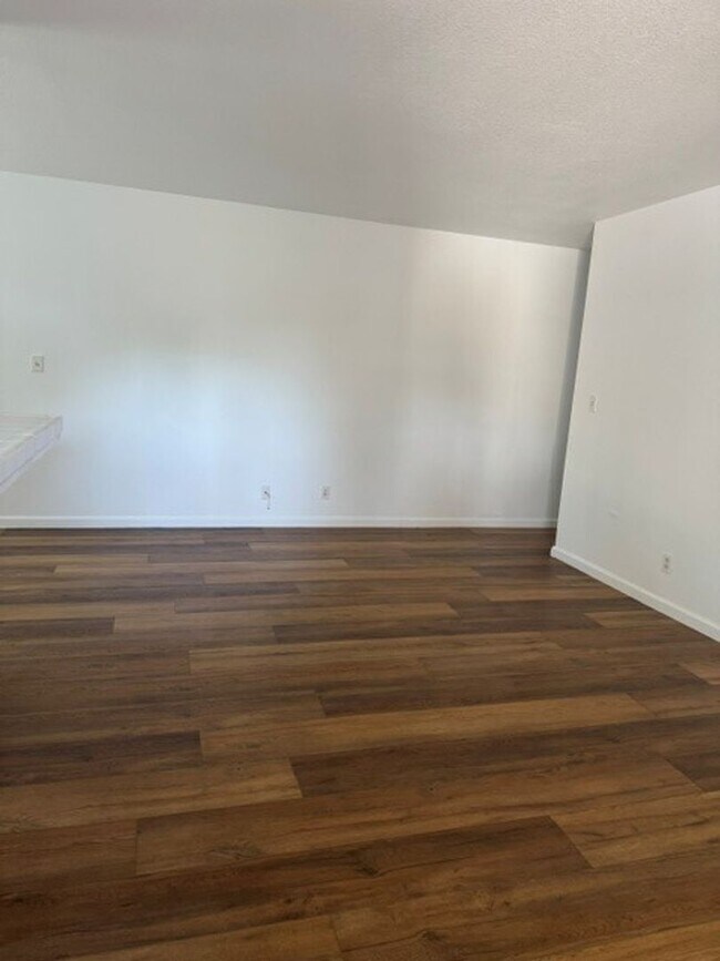 Building Photo - Beautifully Upgraded, 2 Bedroom 1 Bath Condo In a Great Location in South San Jose