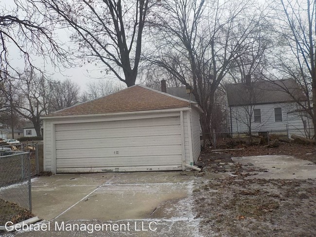 Building Photo - 1405 Vermilya Ave