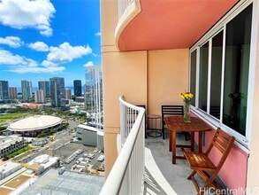 Building Photo - 801 S King St