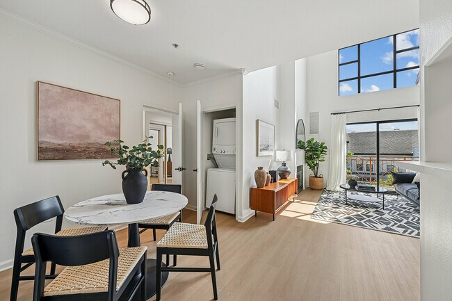 Apartamentos modernos, luminosos y abiertos. - Pasadena Gateway Villas