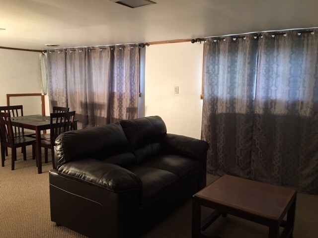 Living & dining room - 801 Country Club Rd