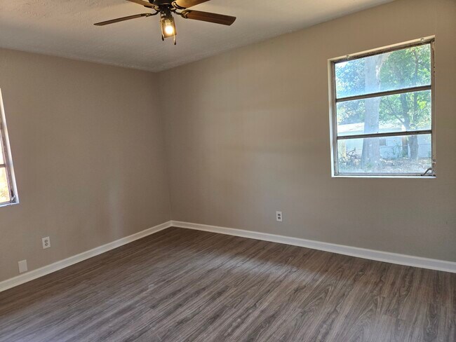 Foto del edificio - 2015 Fernwood Cir