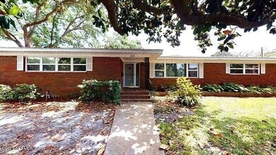 Building Photo - 2704 Boquette Ave